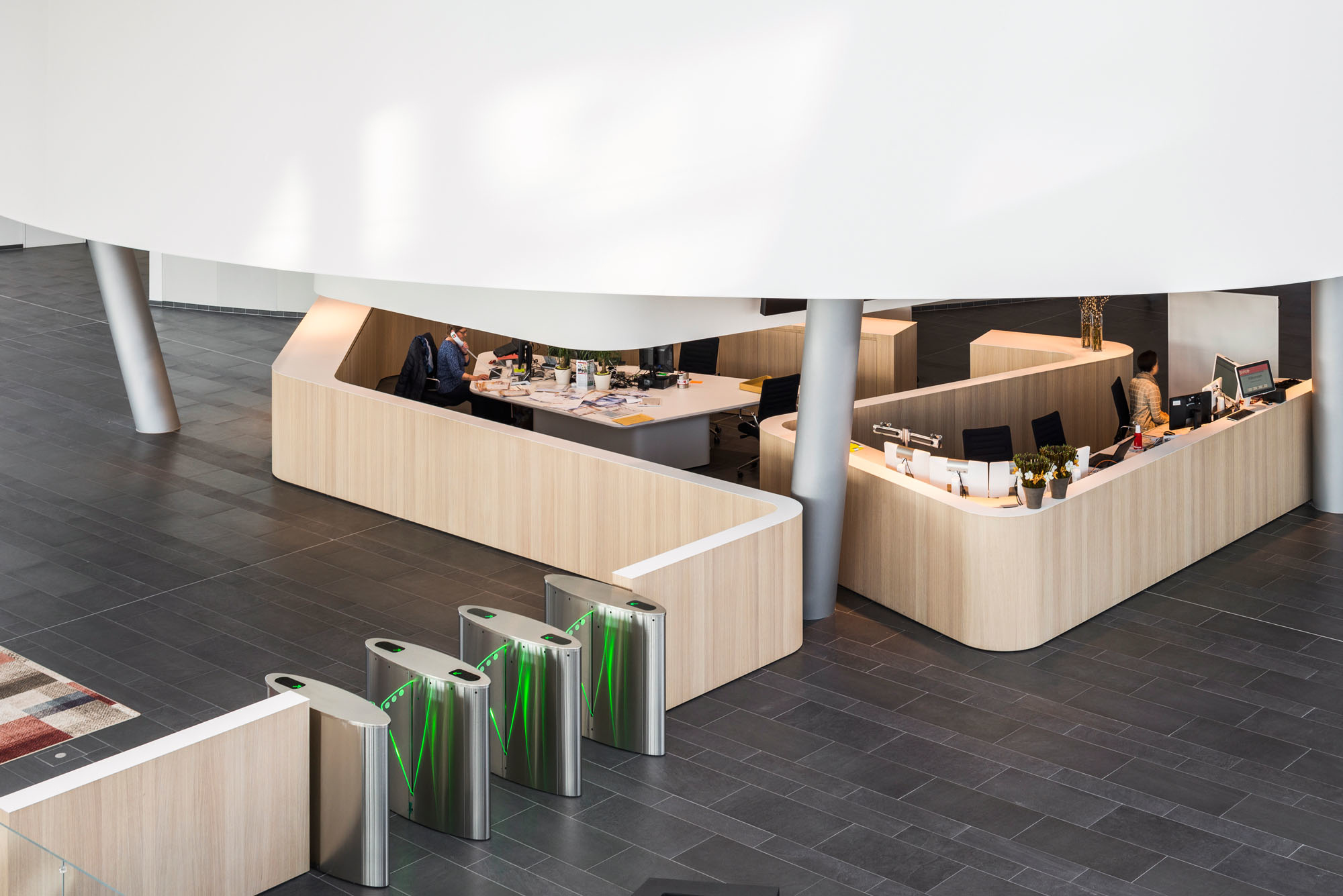 Contemporary kitchen - CUBE - Express Küchen GmbH & Co. KG - wood veneer /  lacquered wood / island